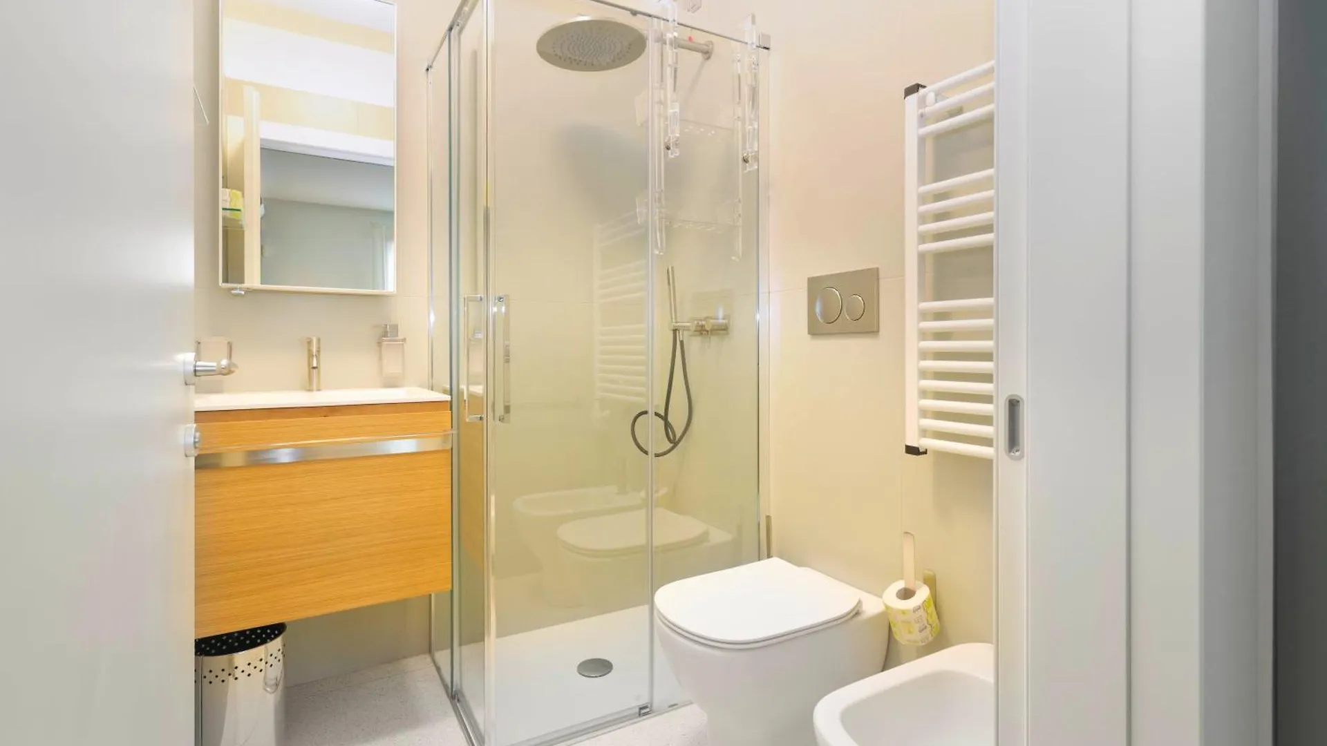 Luxury Apartment Con Terrazza, Palestra, Cowork & Box Privato Milano 0*,  Italia